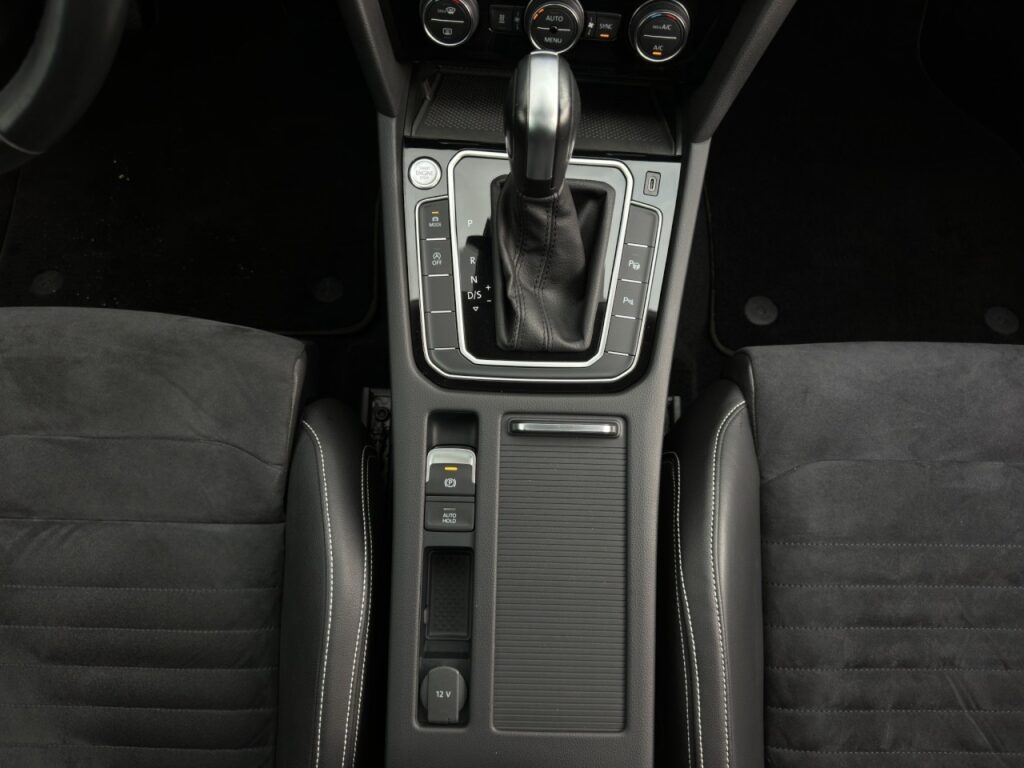 Volkswagen Passat Variant Elegance 4Motion/AHK/Pano/Standhz – Bild 24