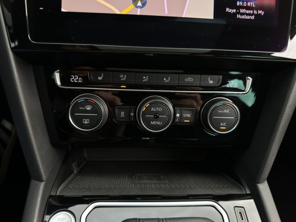 Volkswagen Passat Variant Elegance 4Motion/AHK/Pano/Standhz – Bild 26