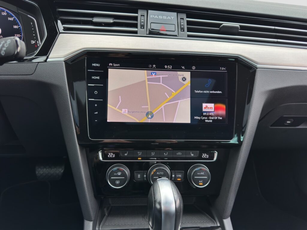 Volkswagen Passat Variant Elegance 4Motion/AHK/Pano/Standhz – Bild 9