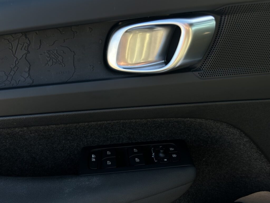 Volvo XC40 Pure Electric Core Recharge/SHZ/19-Zoll/Kam – Bild 12