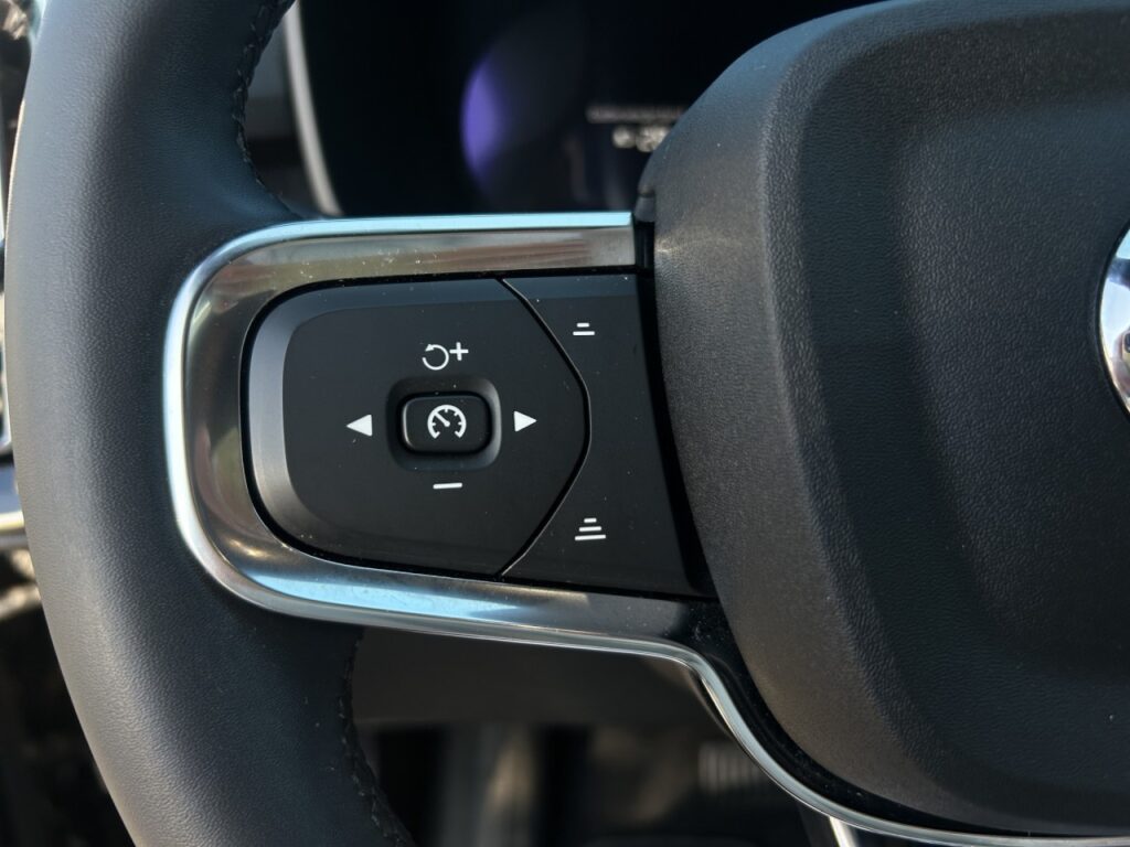 Volvo XC40 Pure Electric Core Recharge/SHZ/19-Zoll/Kam – Bild 20