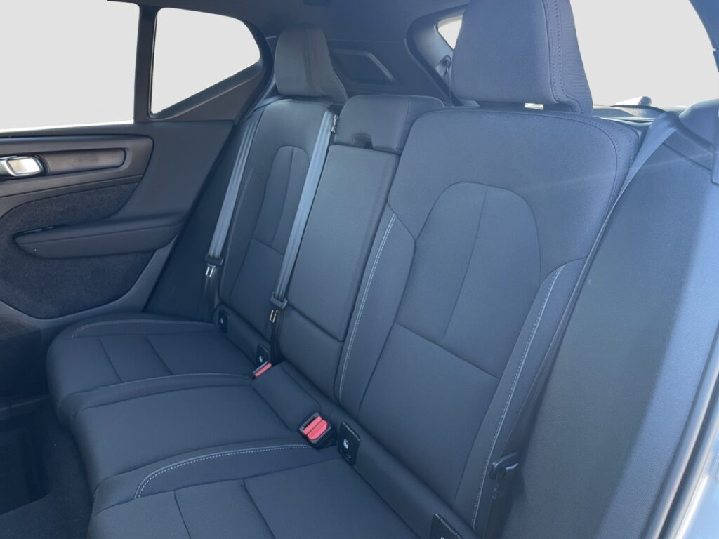 Volvo XC40 Core Pure Electric/Navi/LED/AHK/StHz/GJR – Bild 8