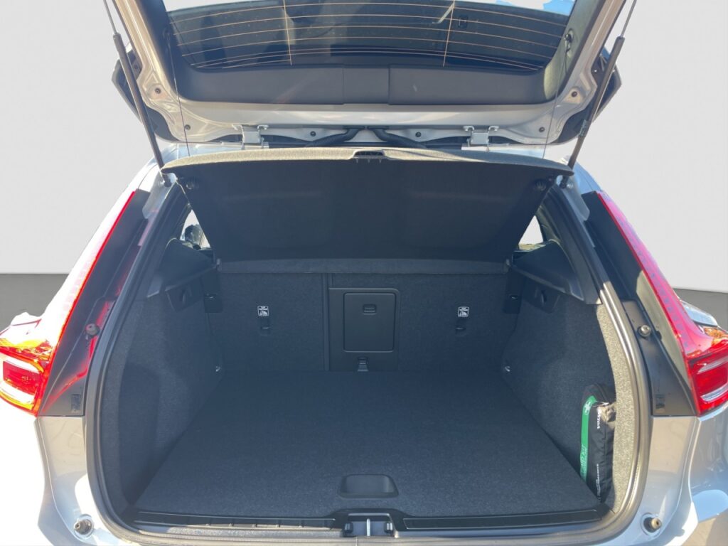 Volvo XC40 Core Pure Electric/Navi/LED/AHK/StHz/GJR – Bild 9