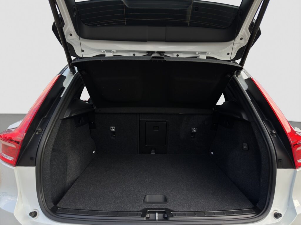 Volvo XC40 T3 R-Design/Lagom/hzb.FS/Kam/Navi/GJR/19Z – Bild 15