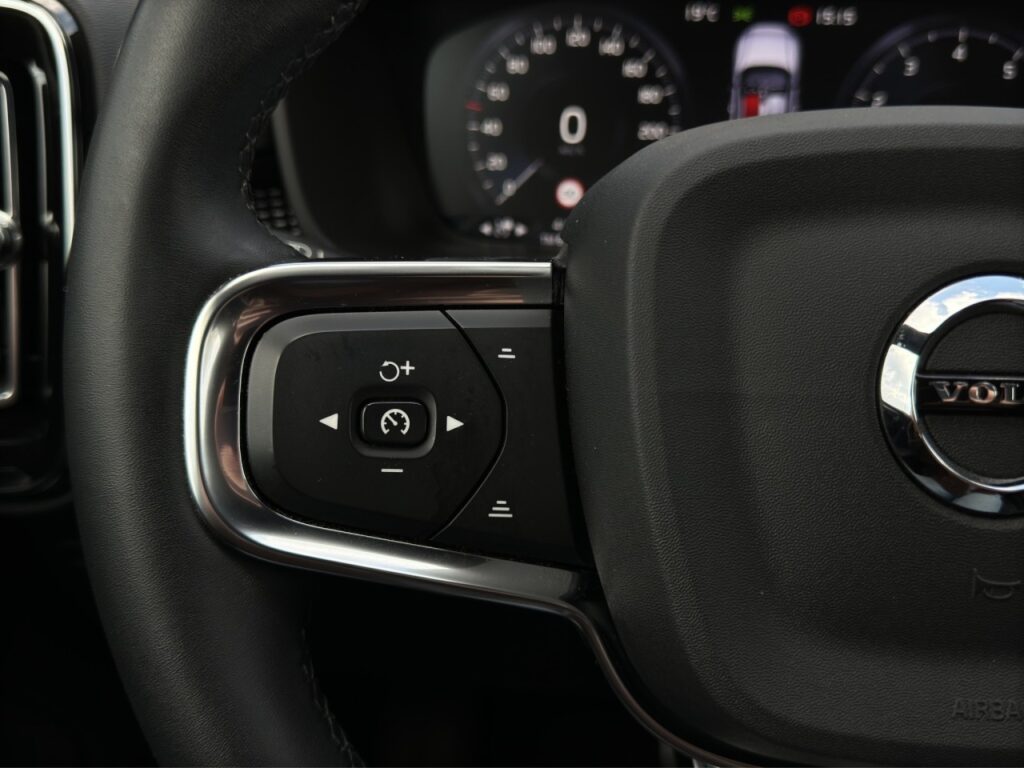 Volvo XC40 T3 R-Design/Lagom/hzb.FS/Kam/Navi/GJR/19Z – Bild 19