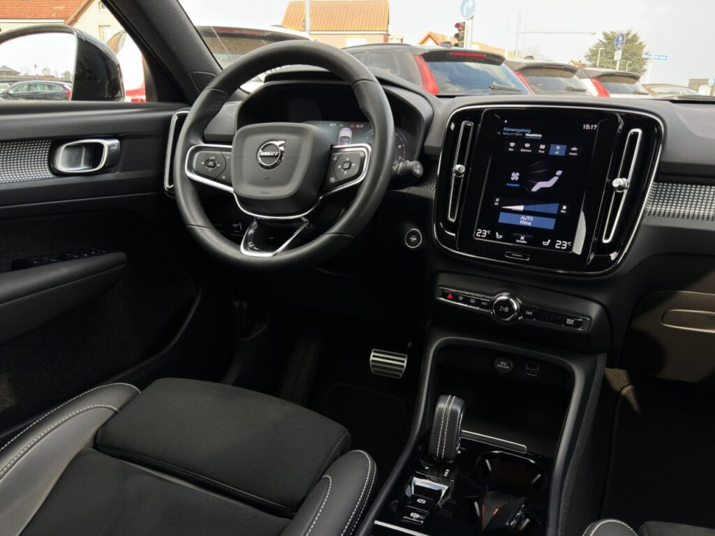Volvo XC40 T3 R-Design/Lagom/hzb.FS/Kam/Navi/GJR/19Z – Bild 23