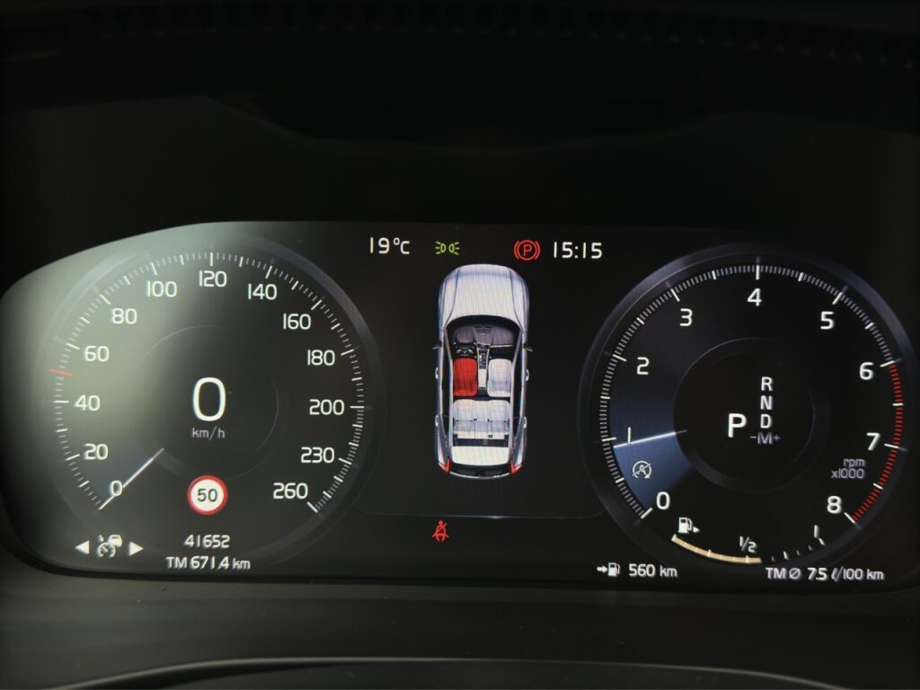 Volvo XC40 T3 R-Design/Lagom/hzb.FS/Kam/Navi/GJR/19Z – Bild 8