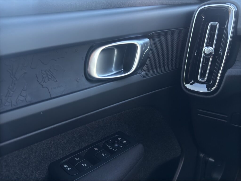 Volvo XC40 Pure Electric Core Recharge/RFK/LHZ/GJR/AHK – Bild 12