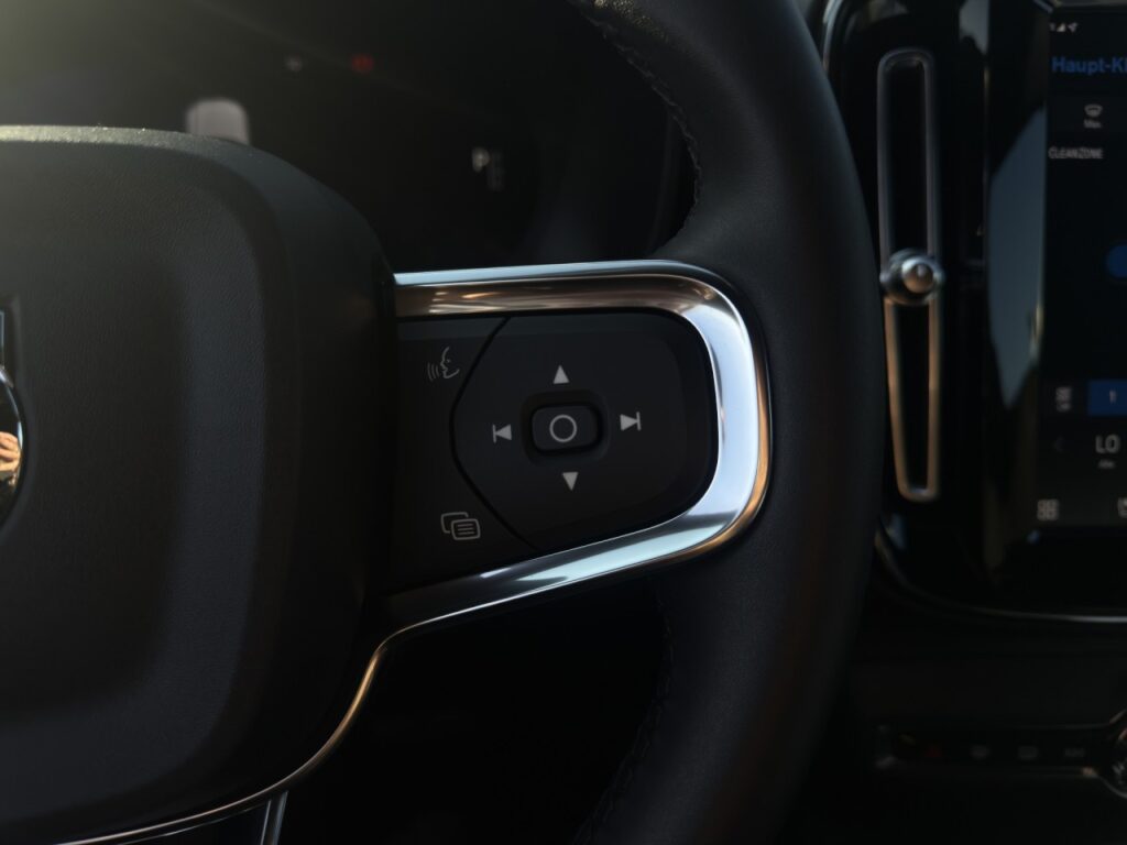 Volvo XC40 Pure Electric Core Recharge/RFK/LHZ/GJR/AHK – Bild 21