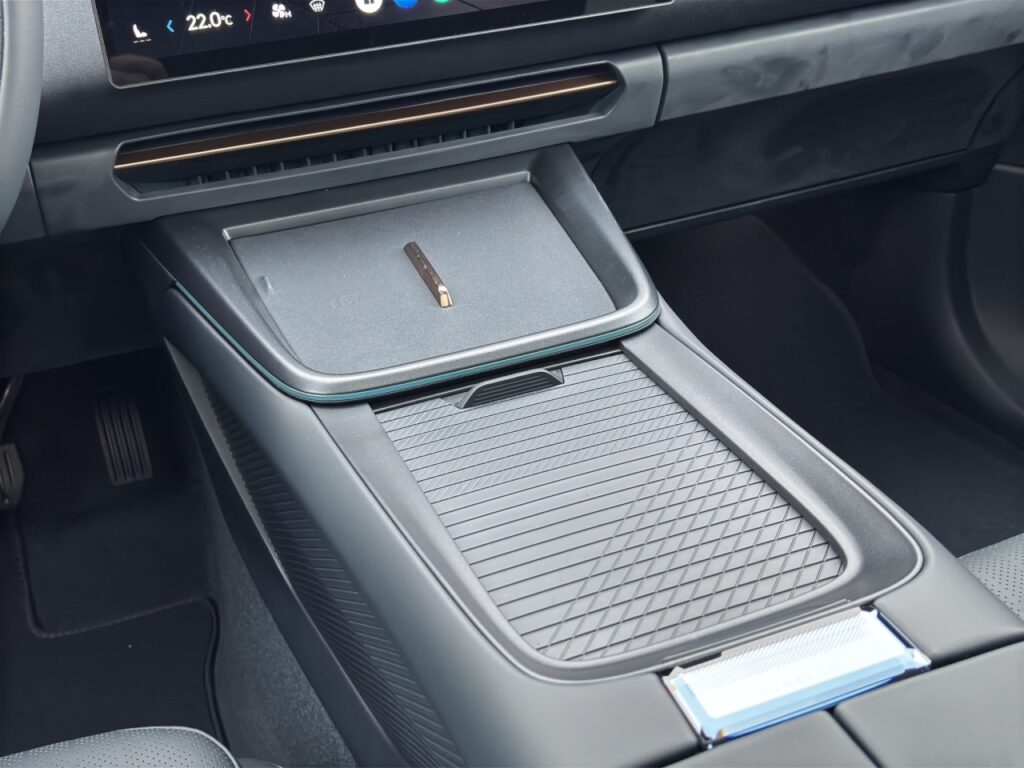 Lynk & Co 08 More Plug-In Hybrid / Pano / Matrix / 360Grad – Bild 11