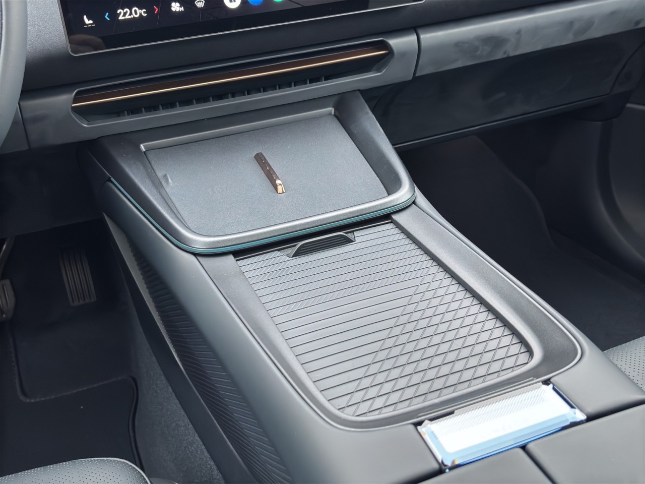 Lynk & Co 08 More Plug-In Hybrid / Pano / Matrix / 360Grad – Bild 11