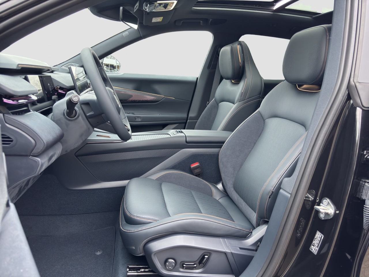 Lynk & Co 08 More Plug-In Hybrid / Pano / Matrix / 360Grad – Bild 13