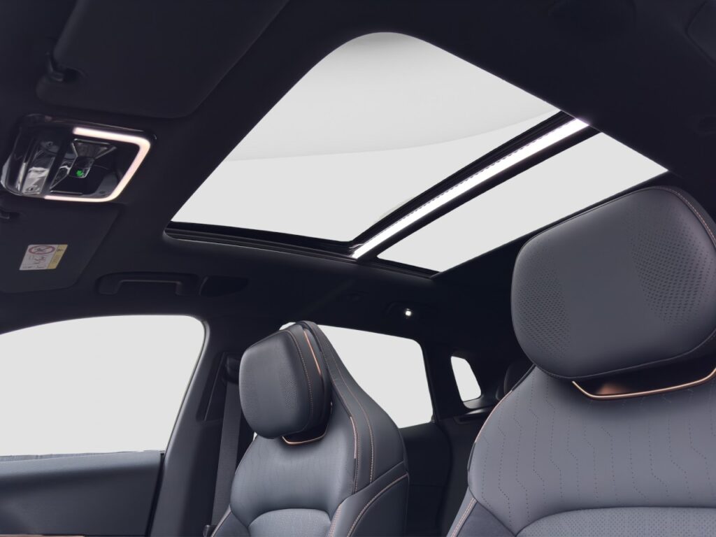 Lynk & Co 08 More Plug-In Hybrid / Pano / Matrix / 360Grad – Bild 15