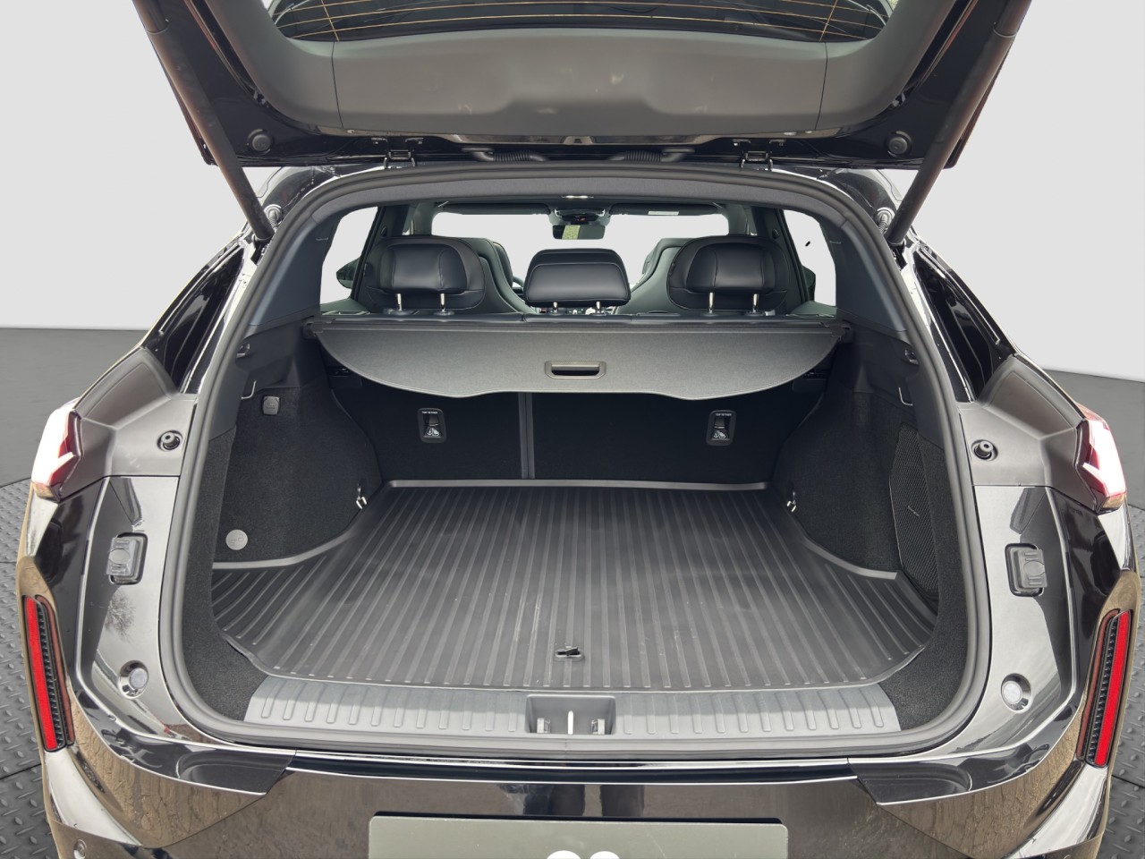 Lynk & Co 08 More Plug-In Hybrid / Pano / Matrix / 360Grad – Bild 16