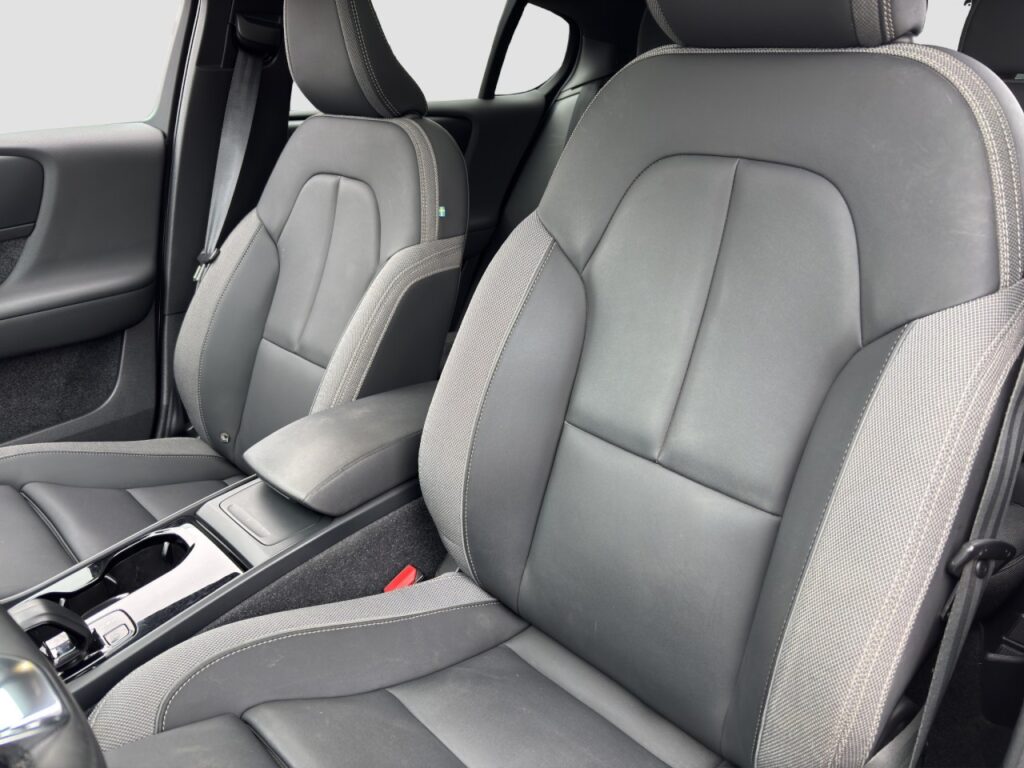 Volvo C40 Recharge Pure Electric Plus/20Z/LHZ/GJR/Pano – Bild 13