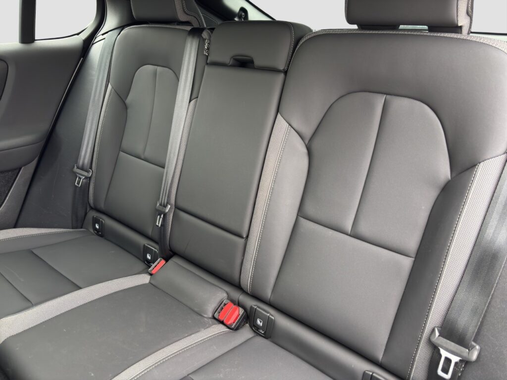 Volvo C40 Recharge Pure Electric Plus/20Z/LHZ/GJR/Pano – Bild 14