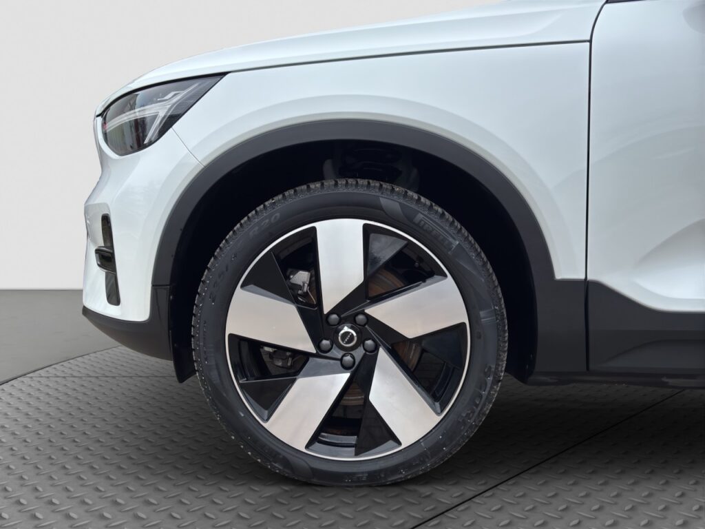 Volvo C40 Recharge Pure Electric Plus/20Z/LHZ/GJR/Pano – Bild 18
