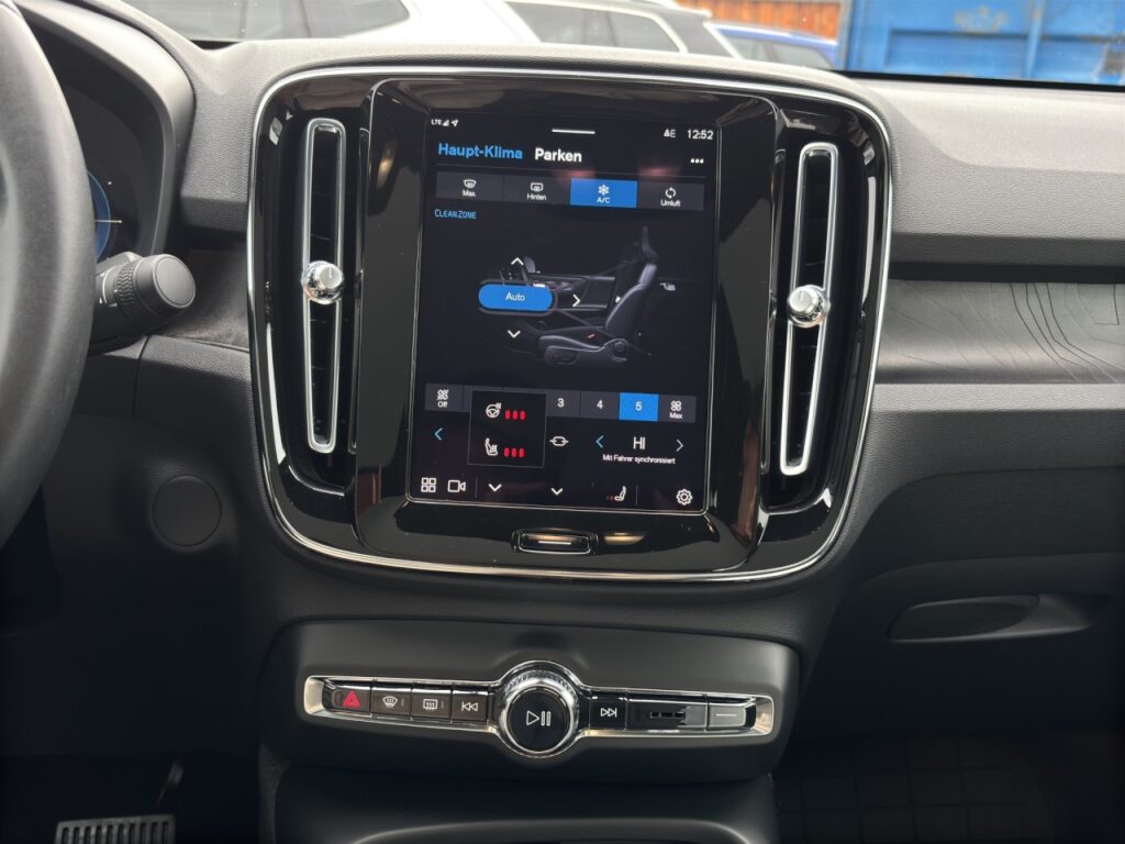 Volvo C40 Recharge Pure Electric Plus/20Z/LHZ/GJR/Pano – Bild 24