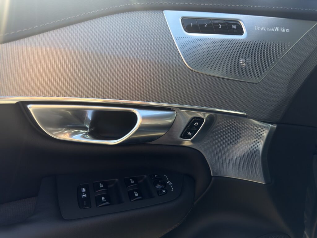 Volvo XC90 B5 Ultimate Dark AWD/7-Sitzer/AHK/StHz/B&W – Bild 12