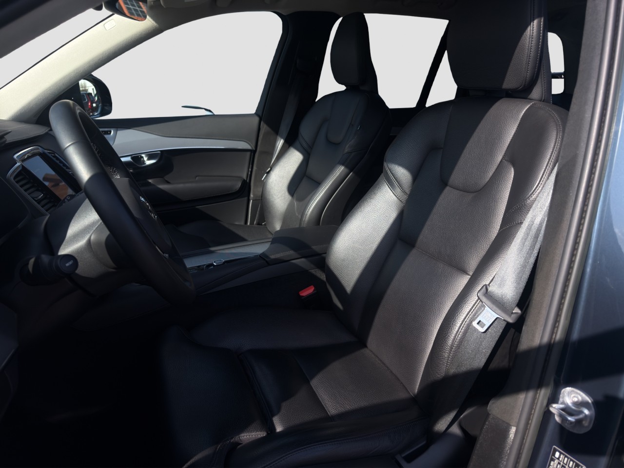 Volvo XC90 B5 Ultimate Dark AWD/7-Sitzer/AHK/StHz/B&W – Bild 13