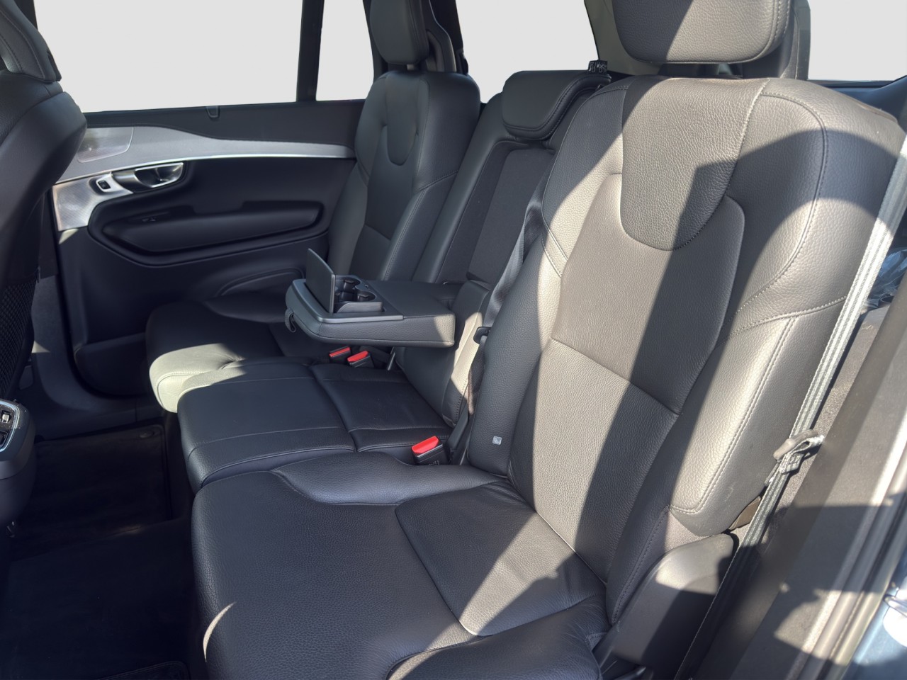 Volvo XC90 B5 Ultimate Dark AWD/7-Sitzer/AHK/StHz/B&W – Bild 14