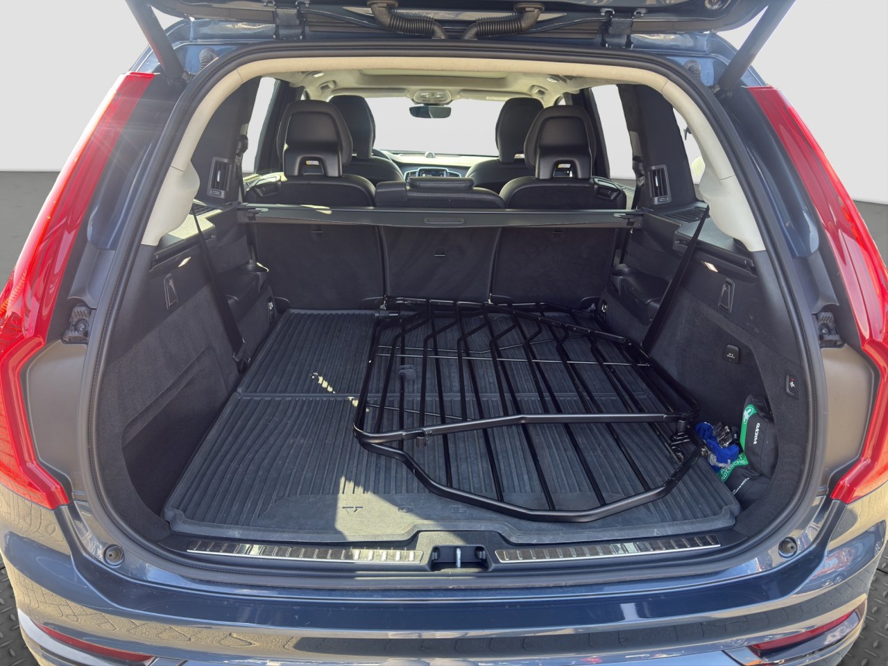 Volvo XC90 B5 Ultimate Dark AWD/7-Sitzer/AHK/StHz/B&W – Bild 16