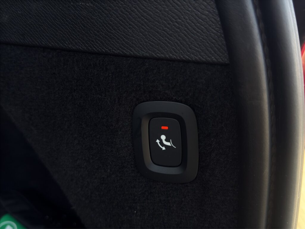 Volvo XC90 B5 Ultimate Dark AWD/7-Sitzer/AHK/StHz/B&W – Bild 18