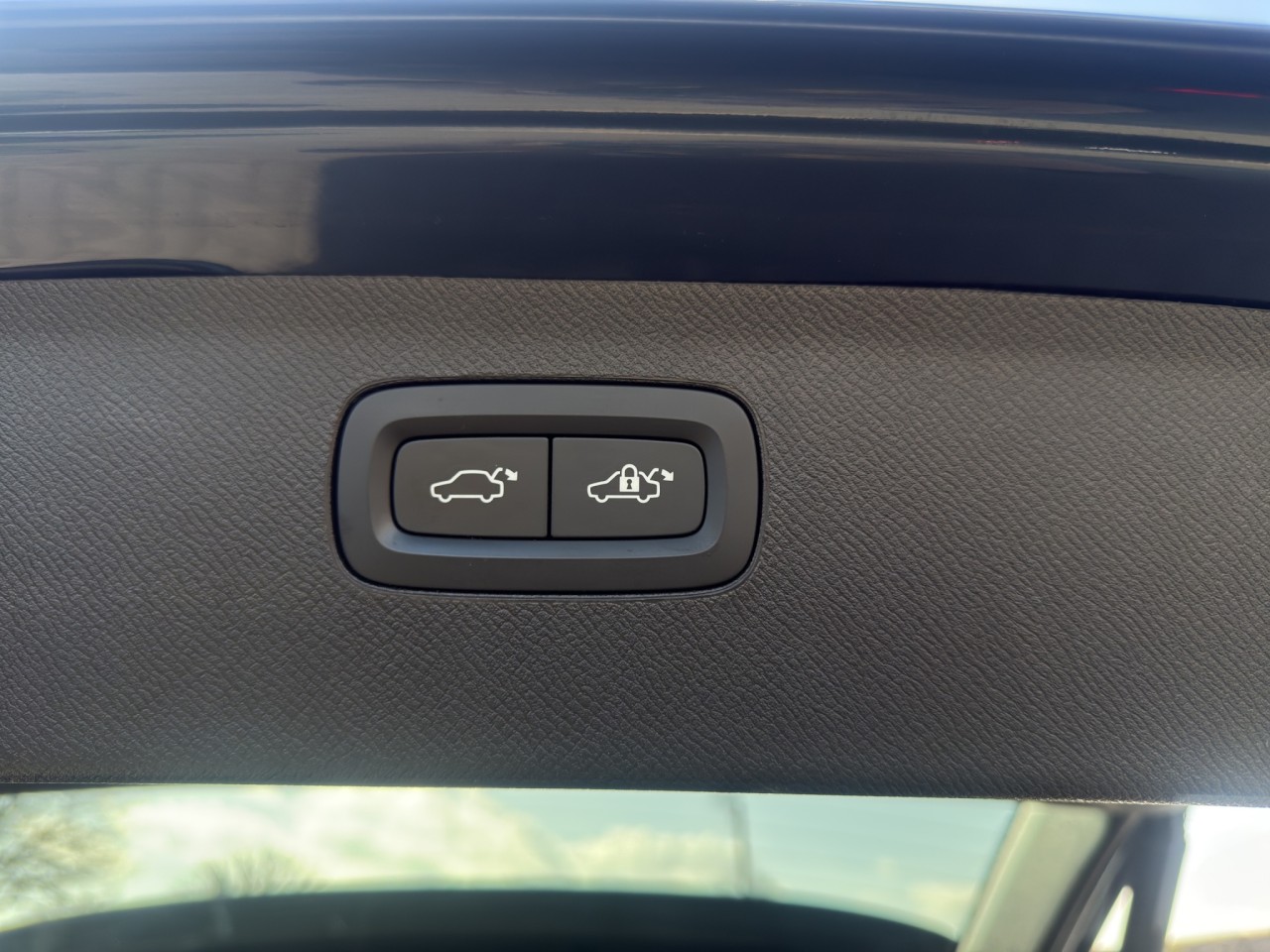 Volvo XC90 B5 Ultimate Dark AWD/7-Sitzer/AHK/StHz/B&W – Bild 21