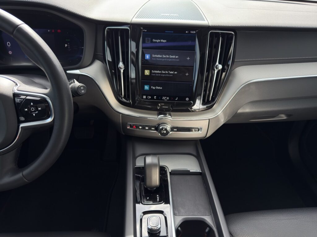 Volvo XC60 T8 Ultimate Dark Plug-In Hybrid/Four-C/Pano – Bild 11