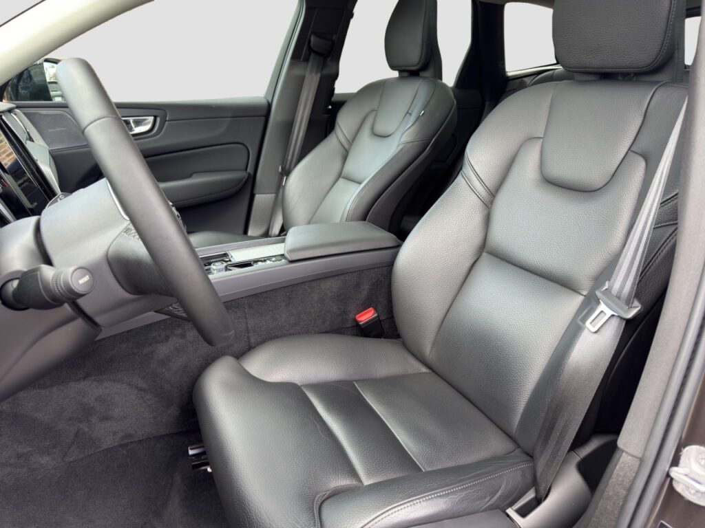 Volvo XC60 T8 Ultimate Dark Plug-In Hybrid/Four-C/Pano – Bild 13