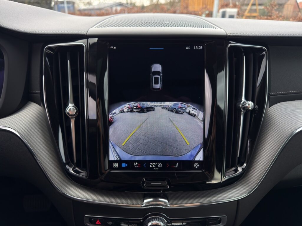 Volvo XC60 T8 Ultimate Dark Plug-In Hybrid/Four-C/Pano – Bild 22