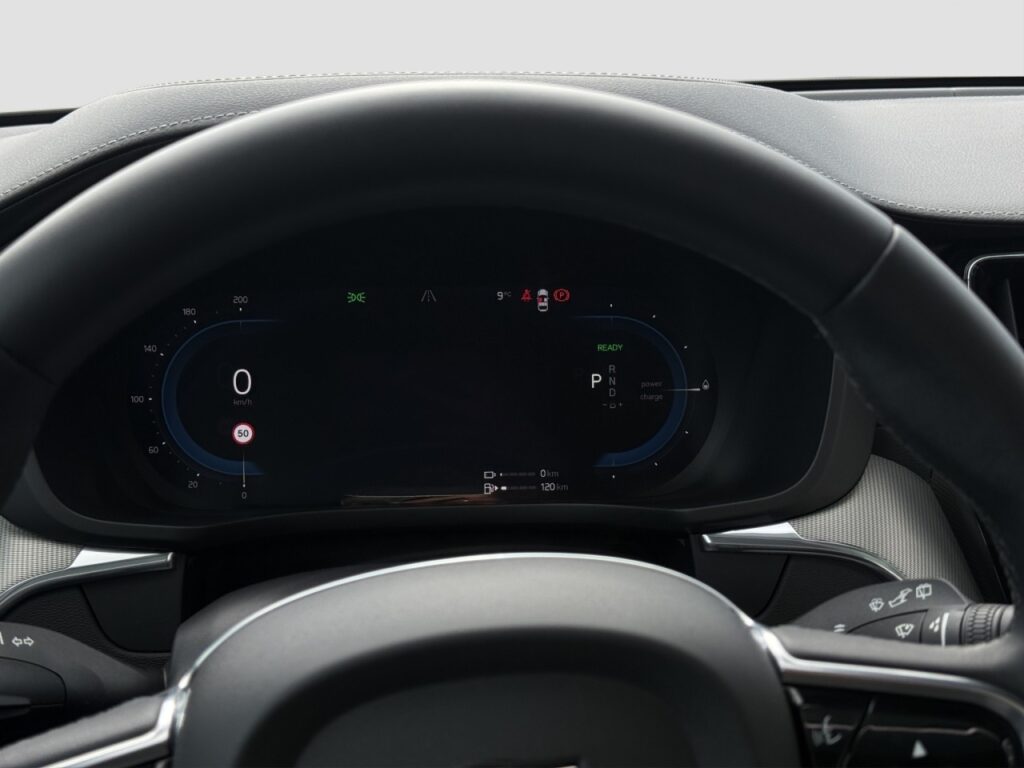 Volvo XC60 T8 Ultimate Dark Plug-In Hybrid/Four-C/Pano – Bild 8