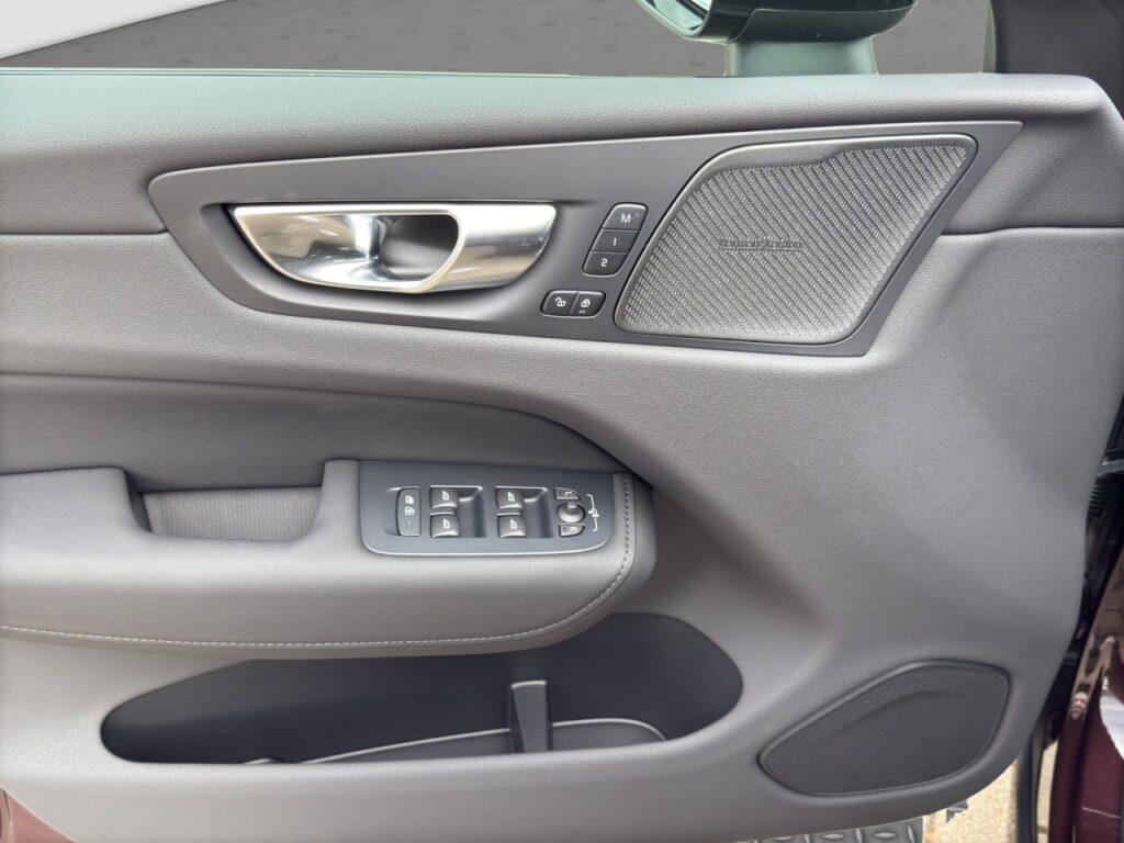 Volvo XC60 T8 AWD Ultra Dark Plug-In/Panoramadach – Bild 12