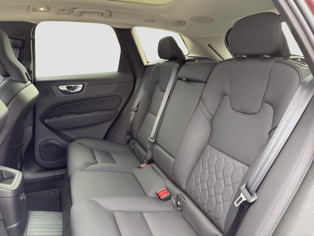Volvo XC60 T8 AWD Ultra Dark Plug-In/Panoramadach – Bild 14