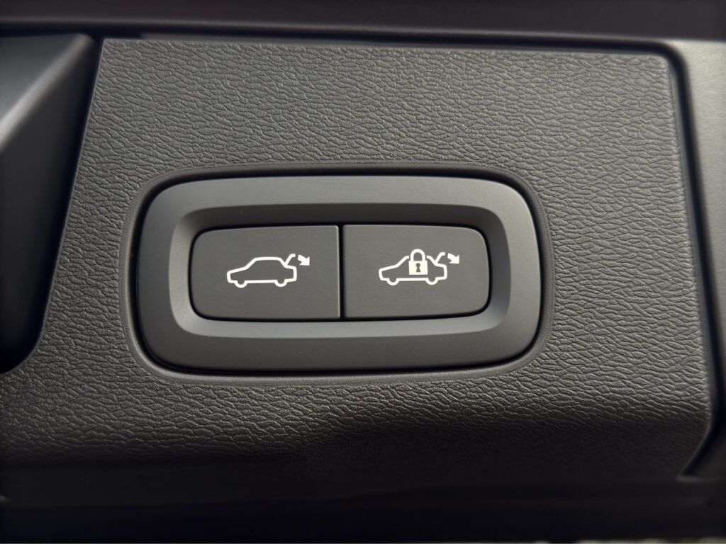 Volvo XC60 T8 AWD Ultra Dark Plug-In/Panoramadach – Bild 19