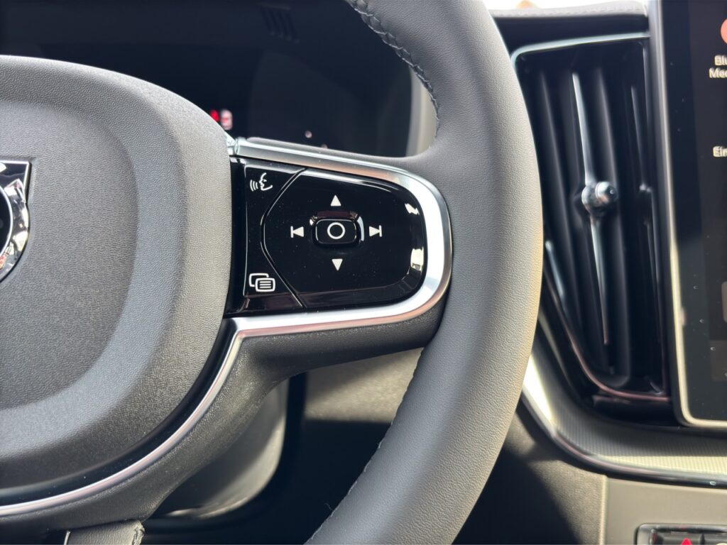 Volvo XC60 T8 AWD Ultra Black Ed Plug-In/ 22 Zoll-Zoll – Bild 19