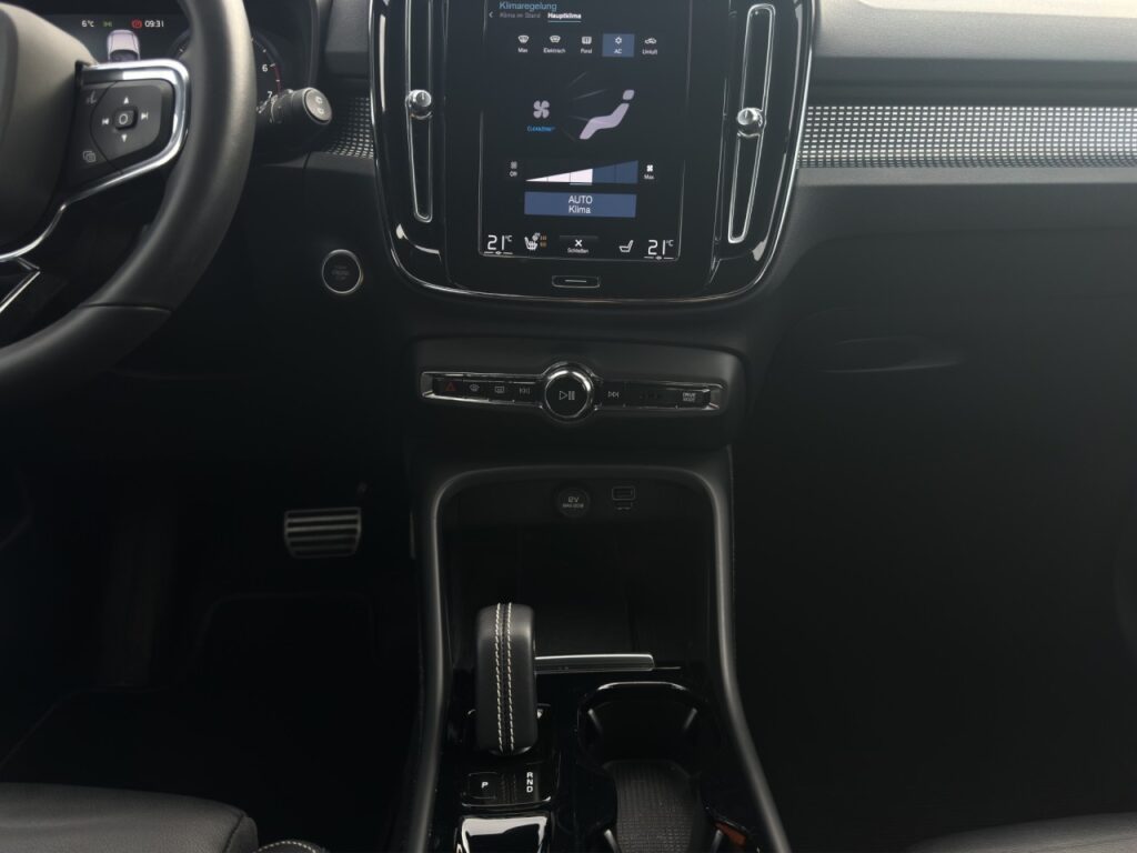Volvo XC40 B4 R-Design/Leder/Navi/LED/360K/19Zoll+GJR – Bild 11