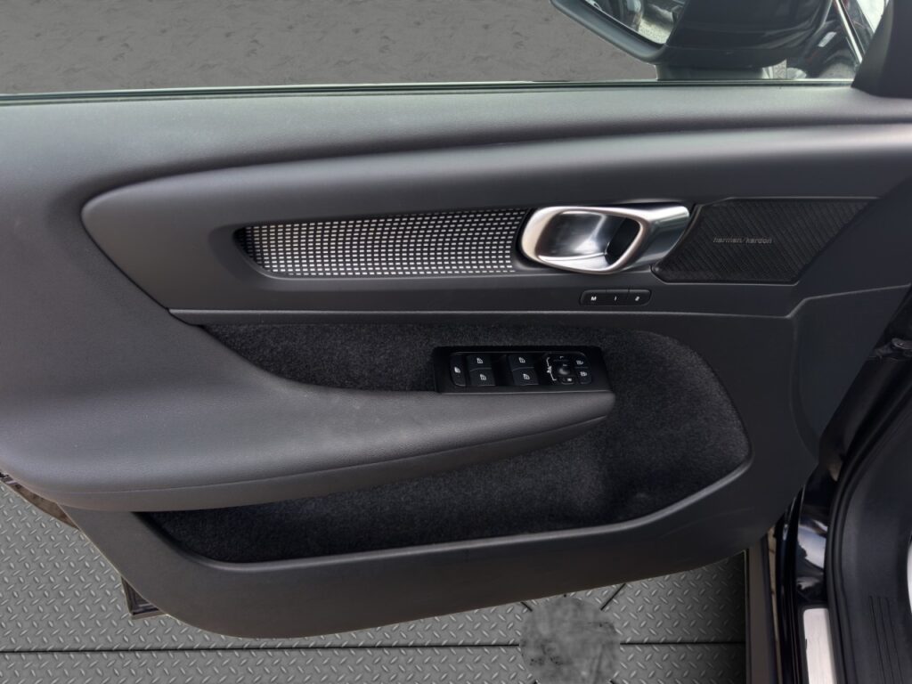 Volvo XC40 B4 R-Design/Leder/Navi/LED/360K/19Zoll+GJR – Bild 12