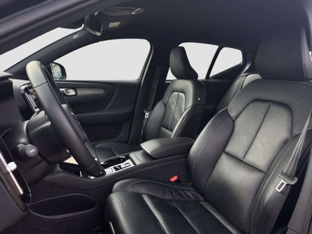 Volvo XC40 B4 R-Design/Leder/Navi/LED/360K/19Zoll+GJR – Bild 13