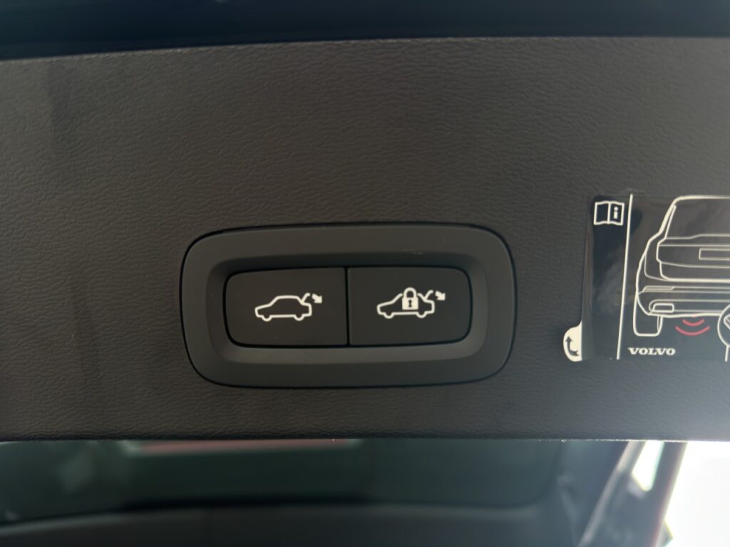 Volvo XC40 B4 R-Design/Leder/Navi/LED/360K/19Zoll+GJR – Bild 19