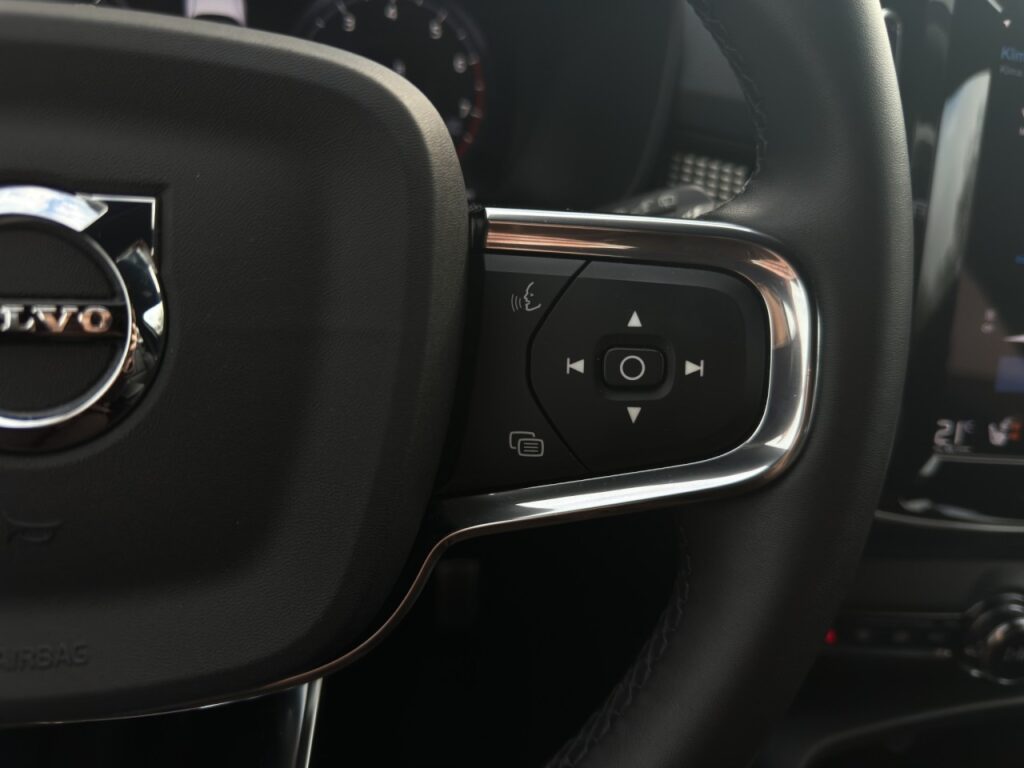 Volvo XC40 B4 R-Design/Leder/Navi/LED/360K/19Zoll+GJR – Bild 21
