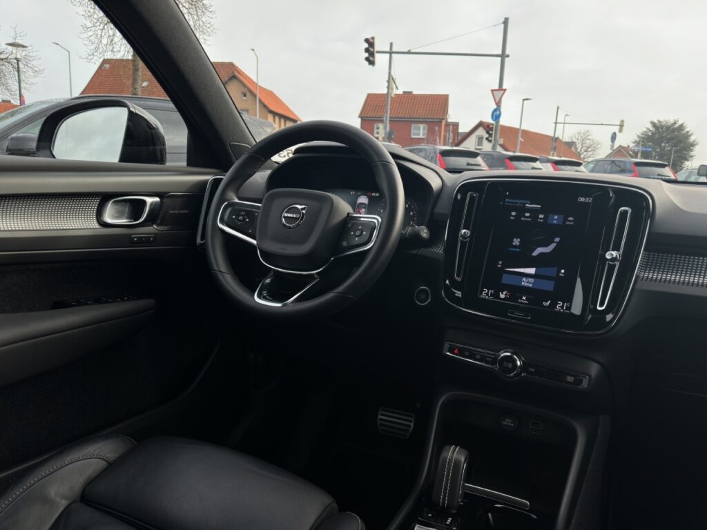 Volvo XC40 B4 R-Design/Leder/Navi/LED/360K/19Zoll+GJR – Bild 23