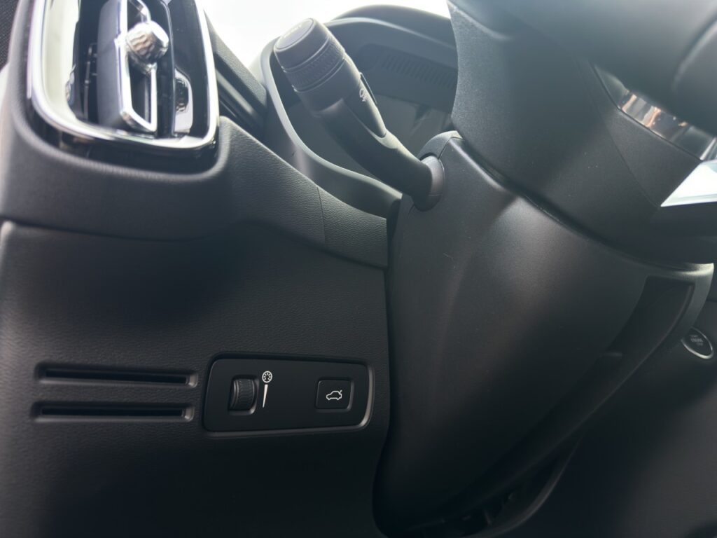 Volvo XC40 B4 R-Design/Leder/Navi/LED/360K/19Zoll+GJR – Bild 24