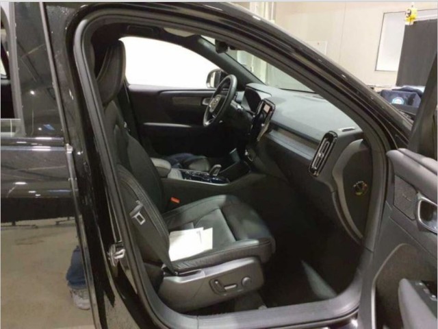 Volvo XC40 B4 R-Design/Leder/Navi/LED/360K/19Zoll+GJR – Bild 4