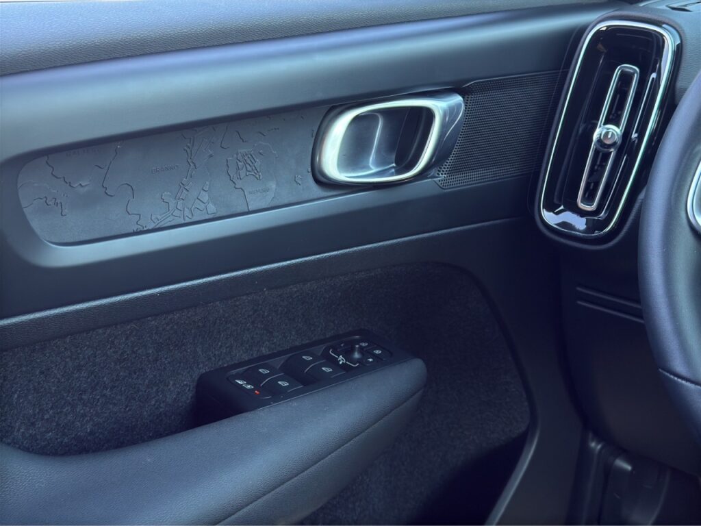 Volvo XC40 Pure Electric Core Recharge/KAM/LHZ/GJR/19Z – Bild 12