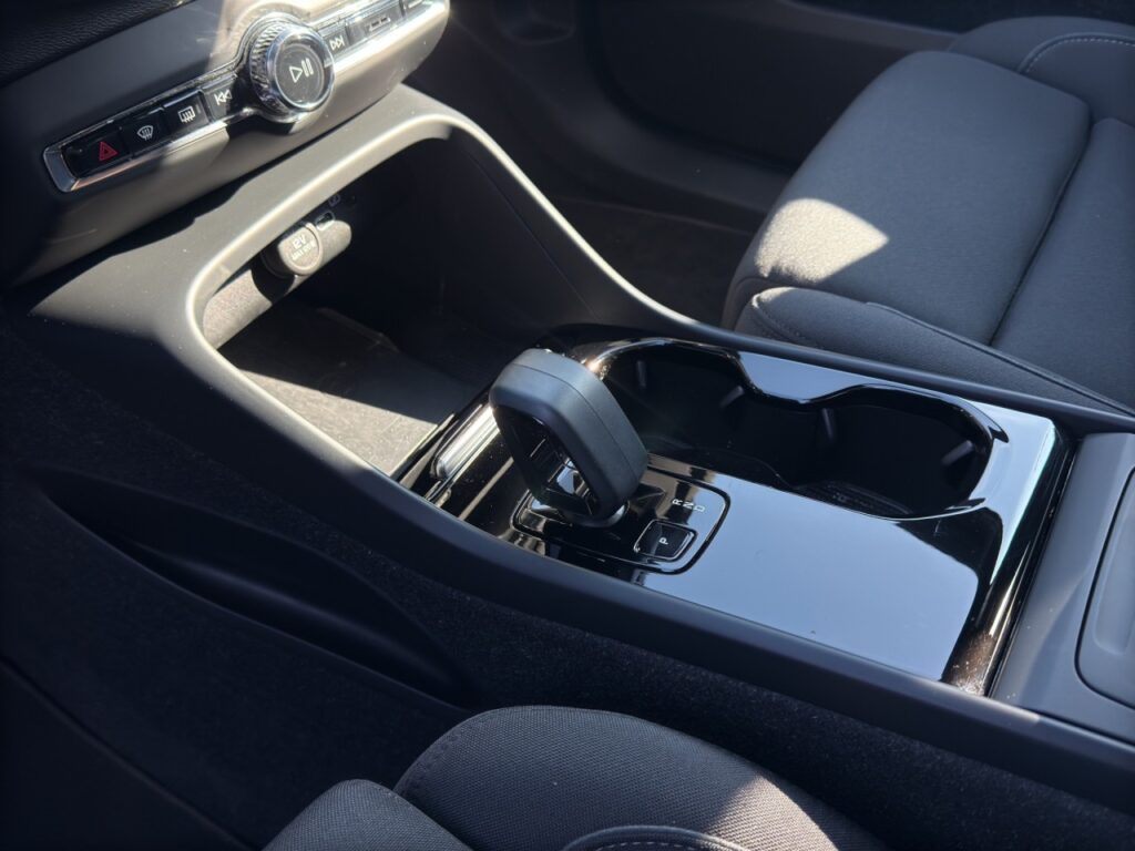 Volvo XC40 Pure Electric Core Recharge/KAM/LHZ/GJR/19Z – Bild 18