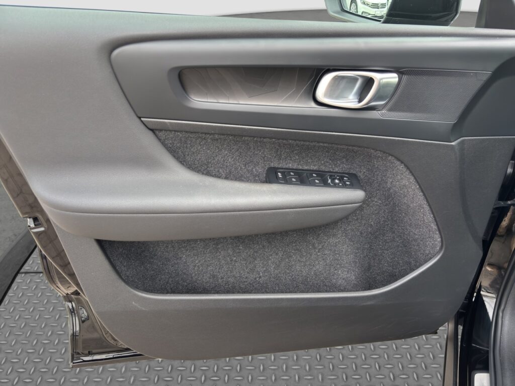 Volvo XC40 Core Pure Electric/Navi/LED/StHz/20Zoll+GJR – Bild 12