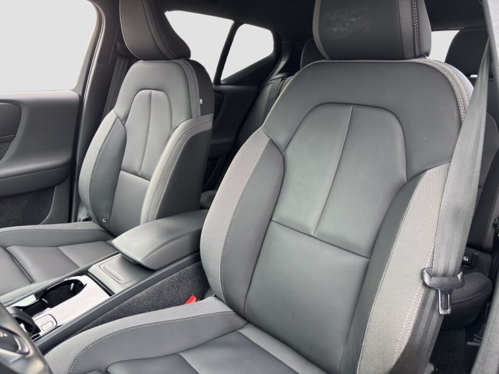 Volvo XC40 Core Pure Electric/Navi/LED/StHz/20Zoll+GJR – Bild 13