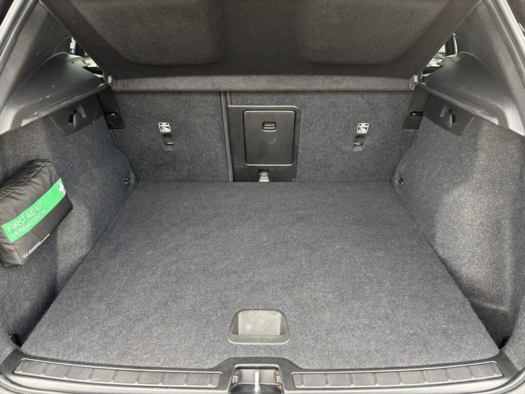 Volvo XC40 Core Pure Electric/Navi/LED/StHz/20Zoll+GJR – Bild 15