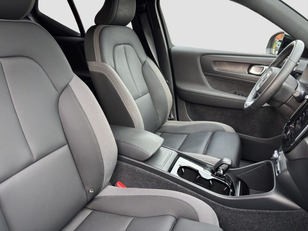Volvo XC40 Core Pure Electric/Navi/LED/StHz/20Zoll+GJR – Bild 16